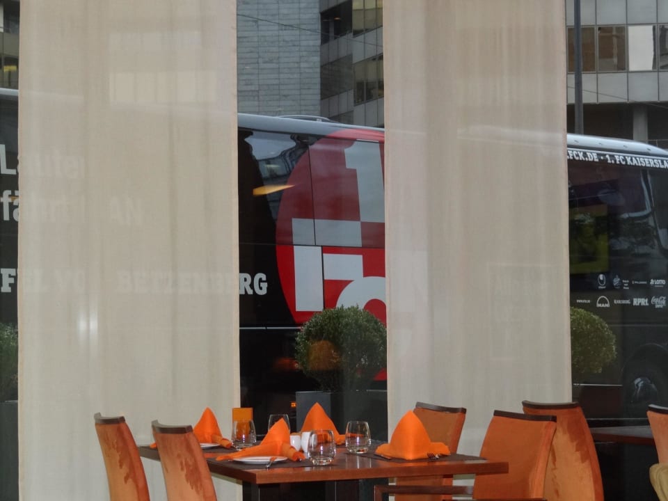 Besucher im Hotel  AMERON Köln Hotel Regent