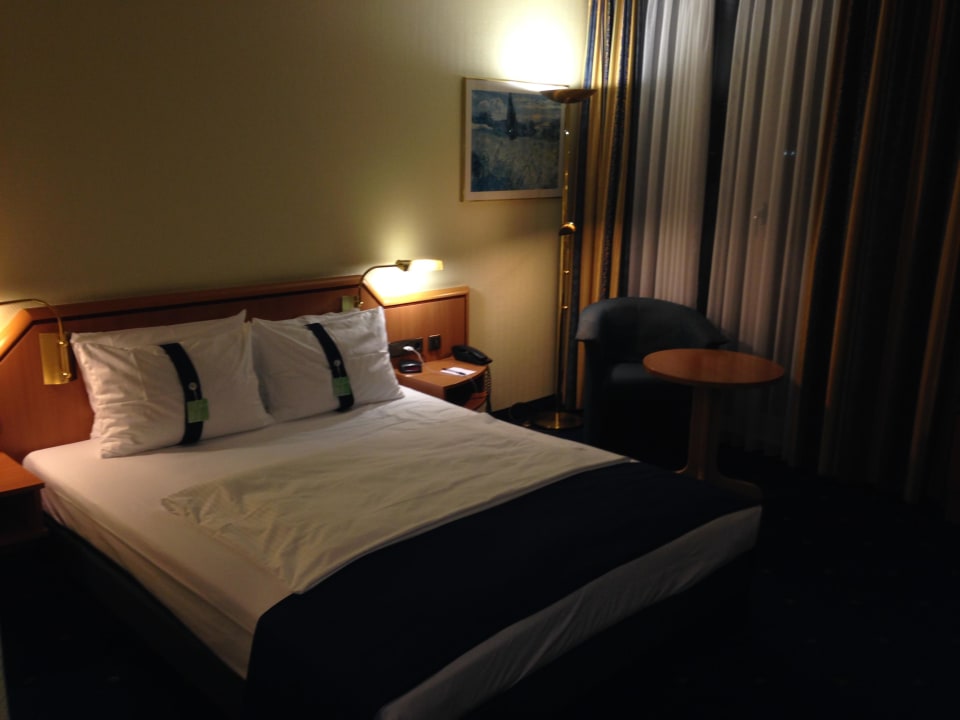 Großes bequemes Bett Leonardo Hotel Düsseldorf Airport - Ratingen