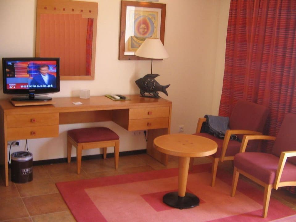 Wohnbeispiel   (Spiegelbild unkenntlich gemacht) Ozadi Altura Beach Resort