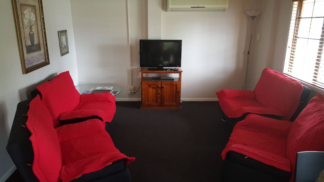 TV room Apartments Hervey Bay Colonial Lodge
