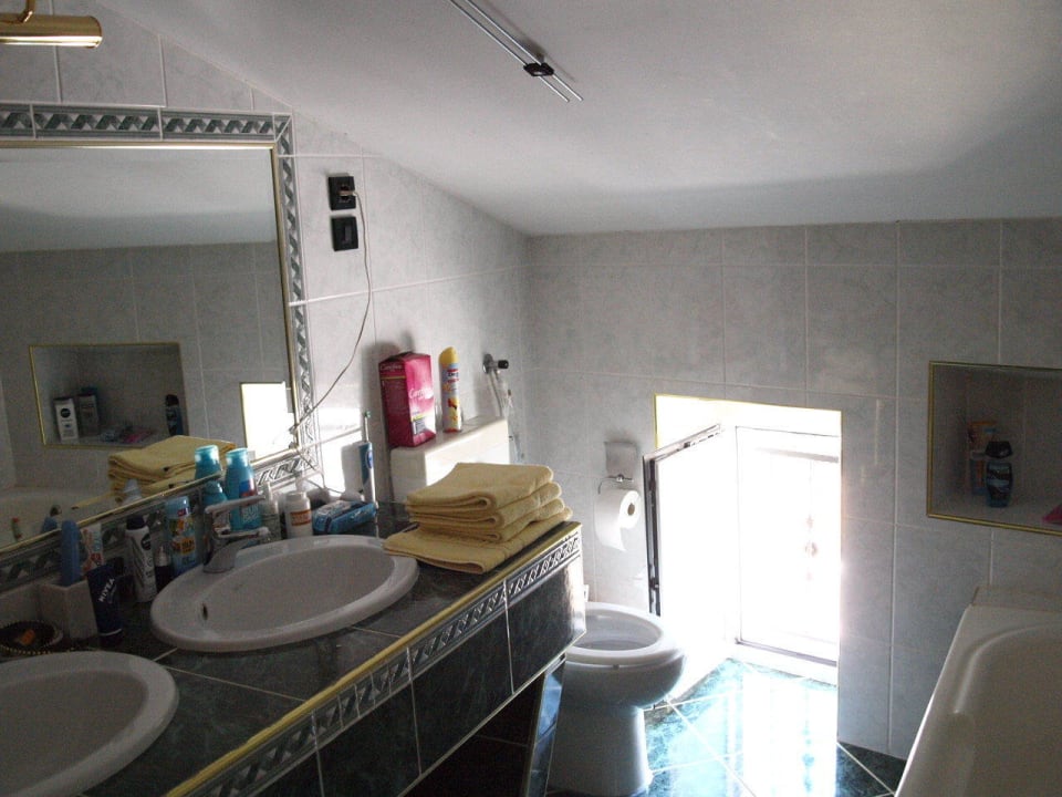 Badezimmer u. WC App. DG Apartment Skiljan