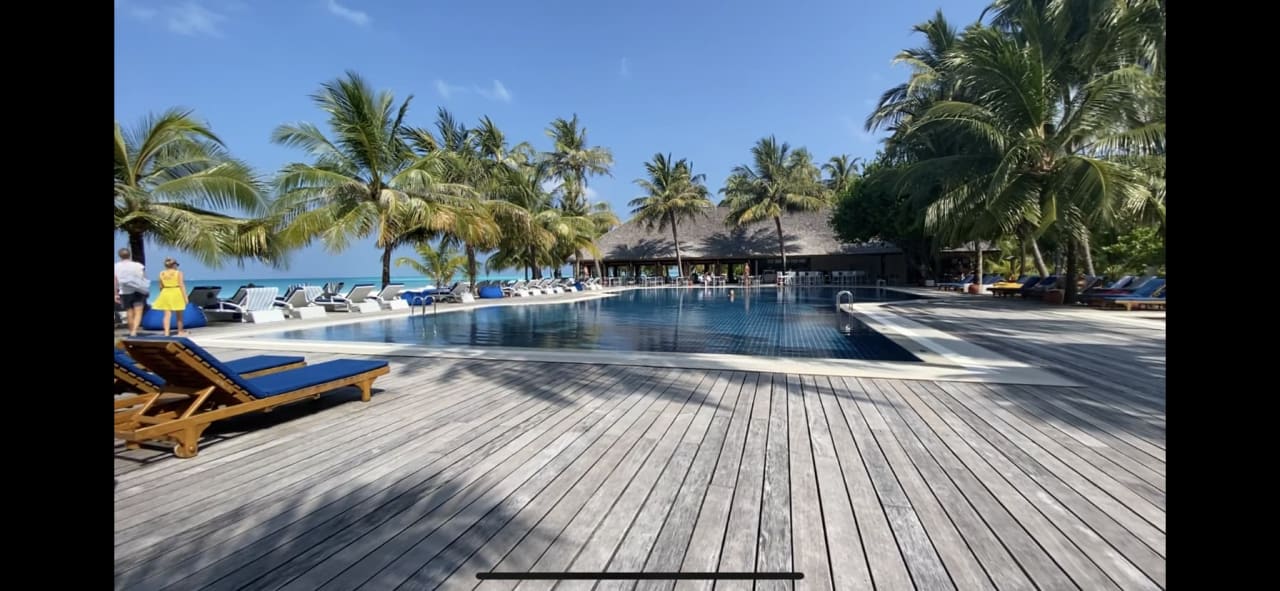 Pool Meeru Maldives Resort Island
