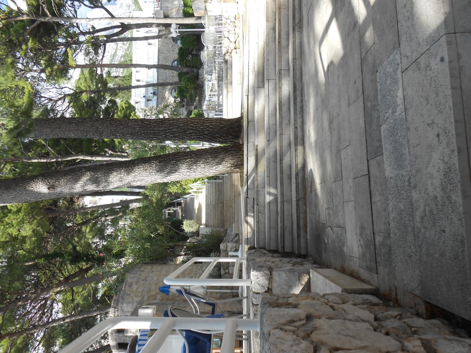 Weg zum Strand Bluesun Hotel Berulia