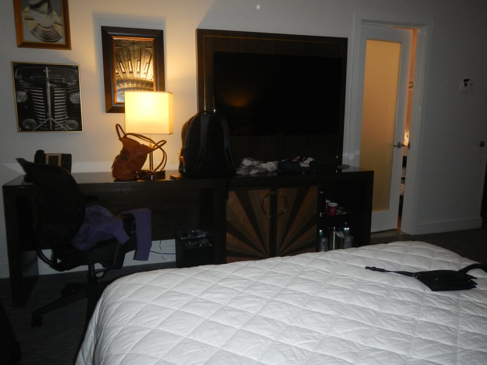Zimmer Martinique New York on Broadway, Curio Collection by Hilton