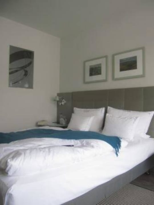 Sehr bequemes Doppelbett mit Federbett Hotel AM MEER & Spa