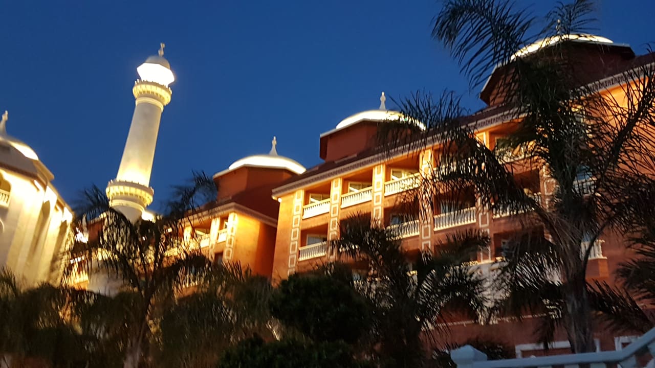 Außenansicht Royal Taj Mahal Hotel