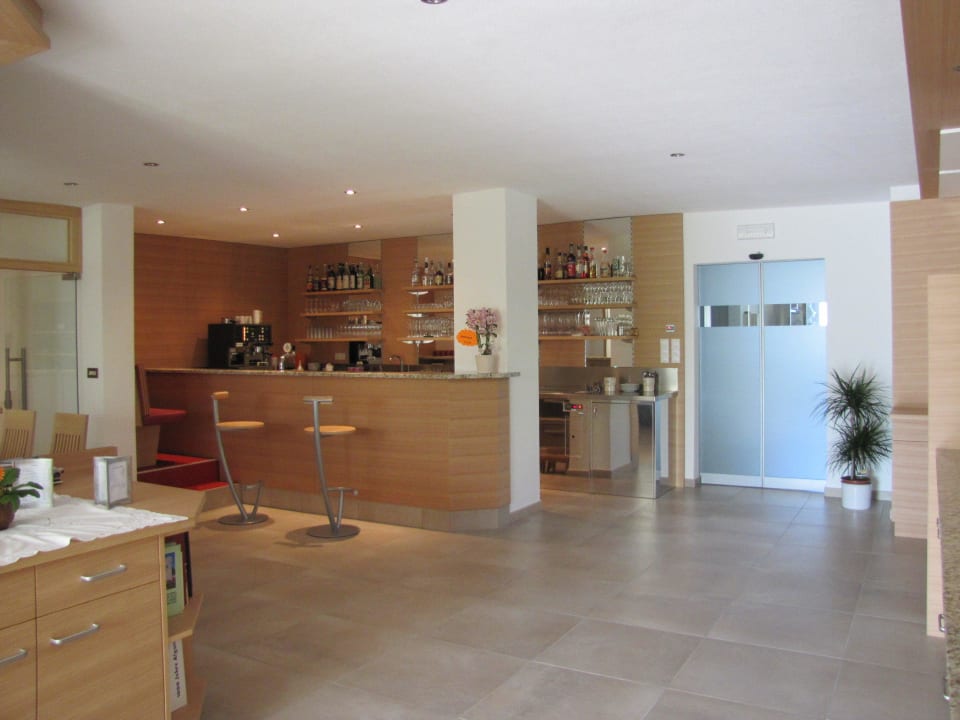 Bar mit Durchgang zur Küche Hotel Untermelz
