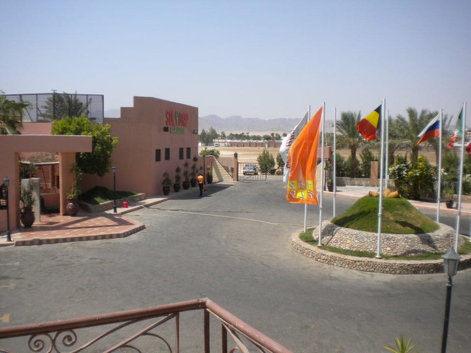 Eingang Eagles Paradise Abu Soma