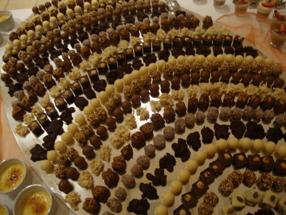 Pralinen vom Dessertbuffet Berghotel Ratschings