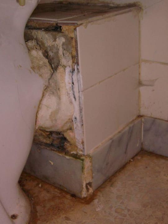 Blick hinter die Toilette db San Antonio Hotel + Spa