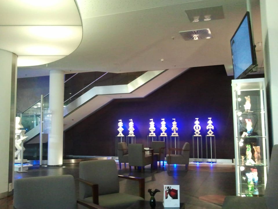 Sitzgelegenheiten im Rezeptionsbereich centrovital Hotel Berlin