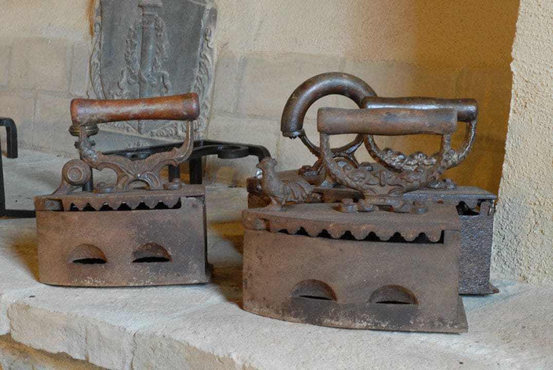 Dettaglio camino  Hotel La Paterna Di Rigomagno