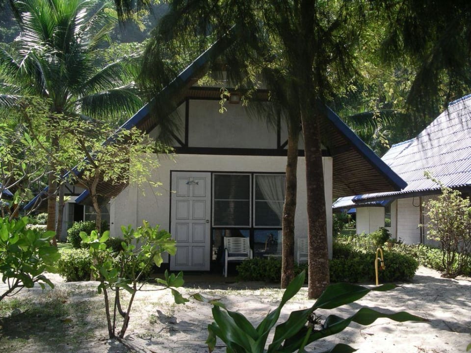 Beachfront Bungalow 104 Hotel Coral Island Resort