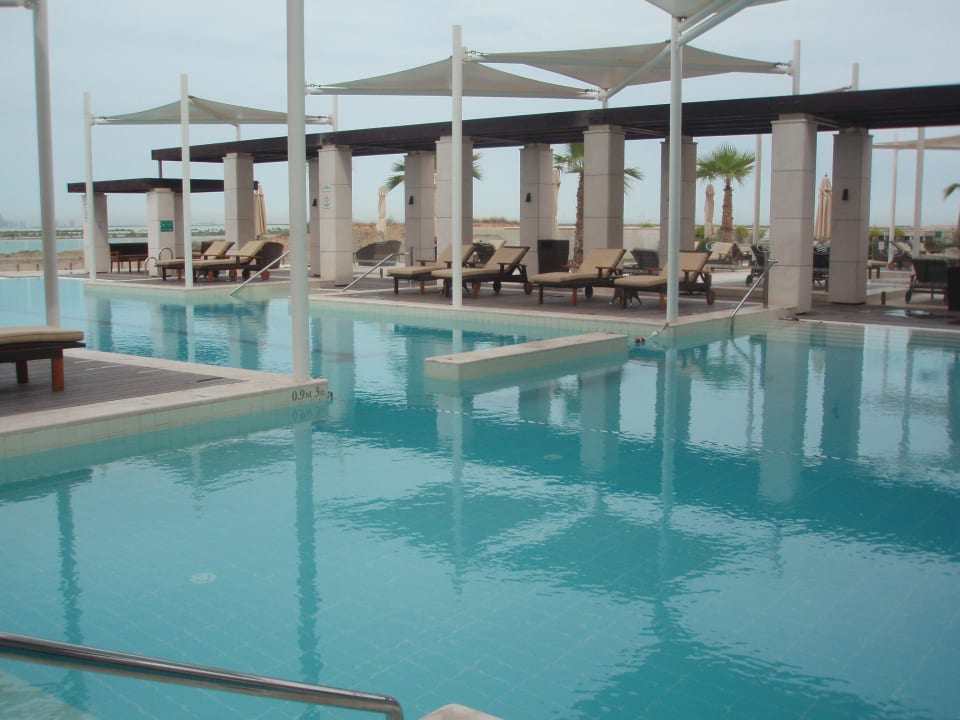 Poolanlage Crowne Plaza Hotel Yas Island