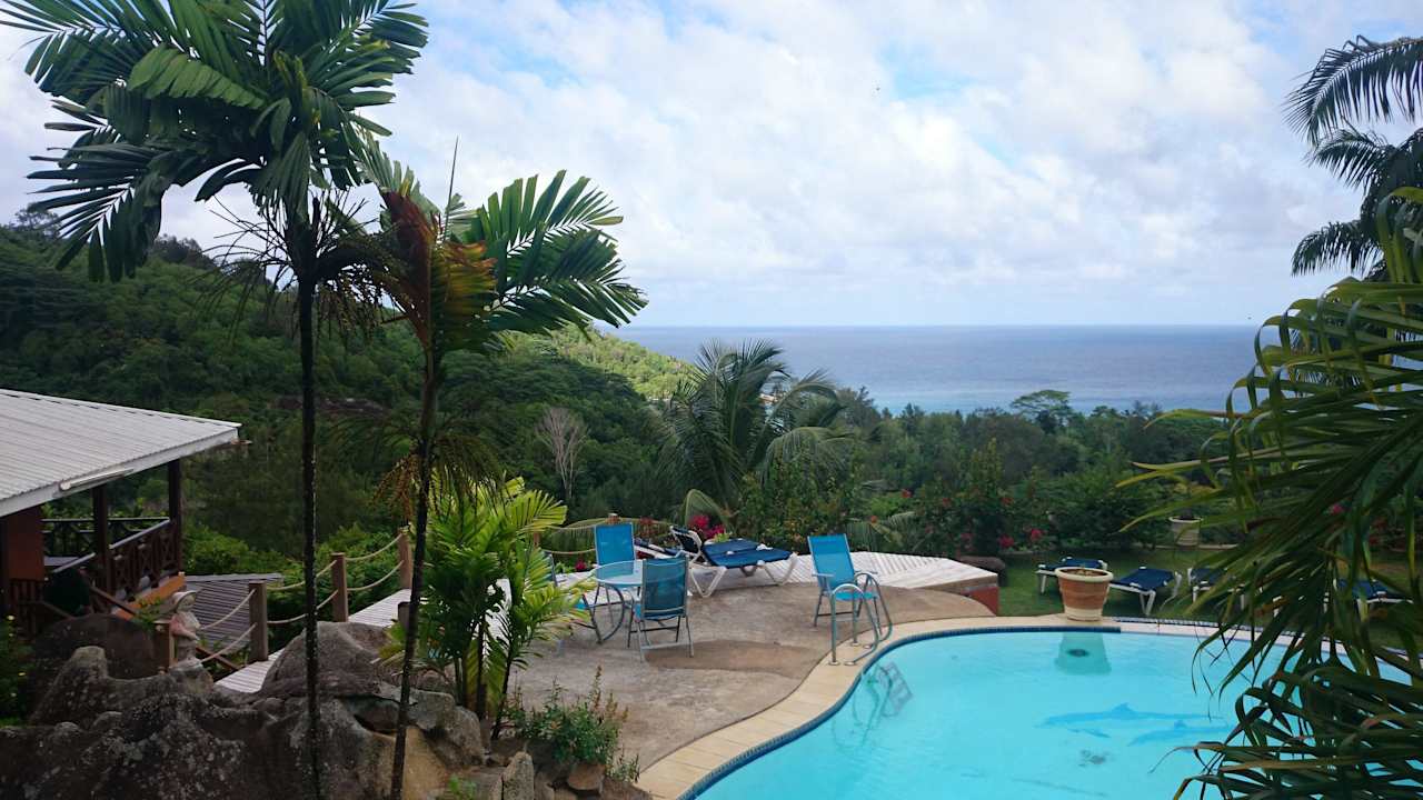 Pool mit Traumaussicht Hotel Anse Takamaka View