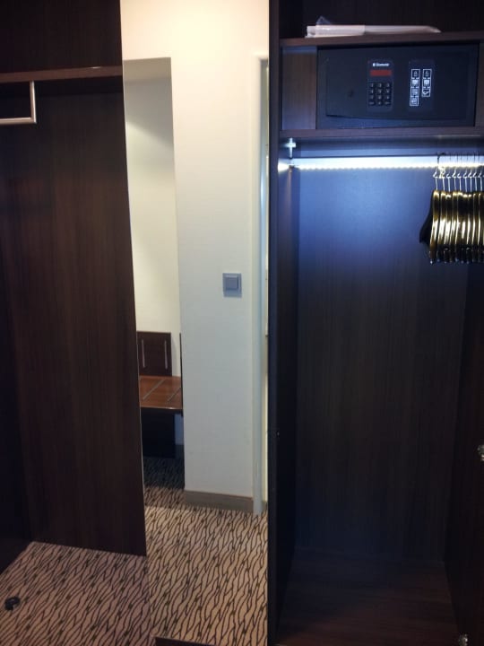 Schrank mit Safe Holiday Inn München - Unterhaching