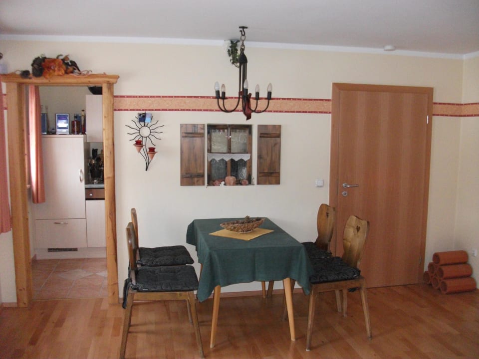 Sitzgruppe Wohnzimmer Fewo Morgensonne Ferienwohnungen Gästehaus Lärcheck