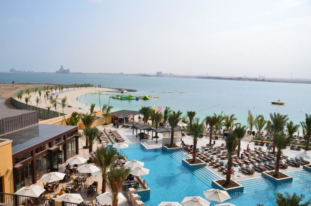 Swimming pool DoubleTree by Hilton Resort & Spa Marjan Island
