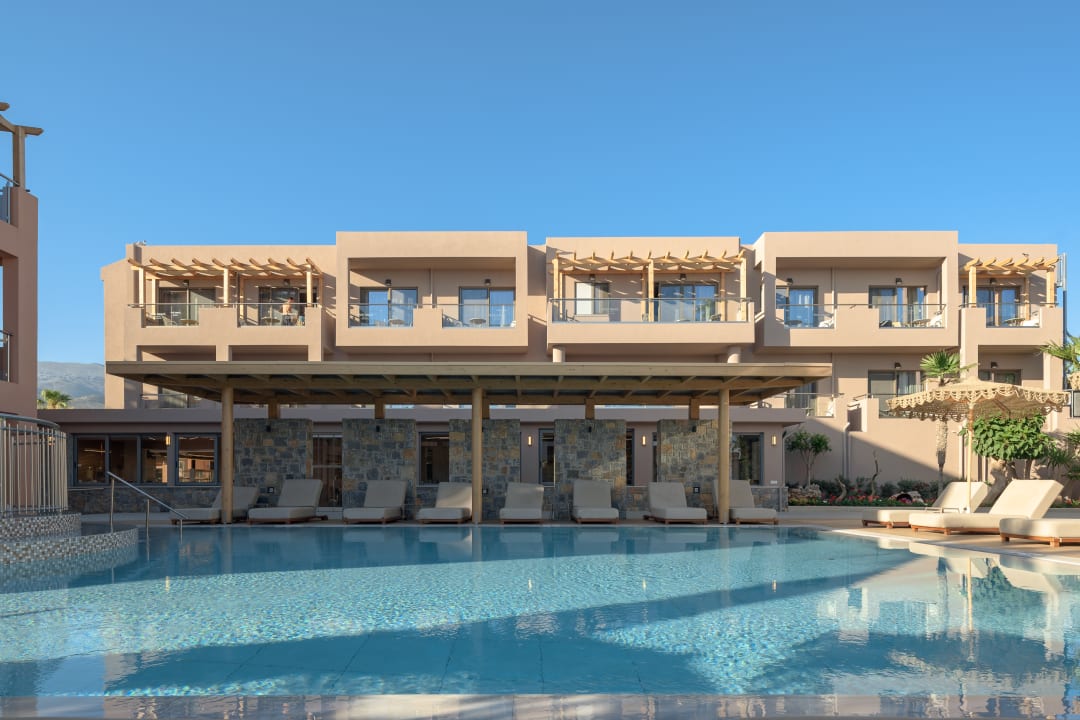 Pool High Beach Resort