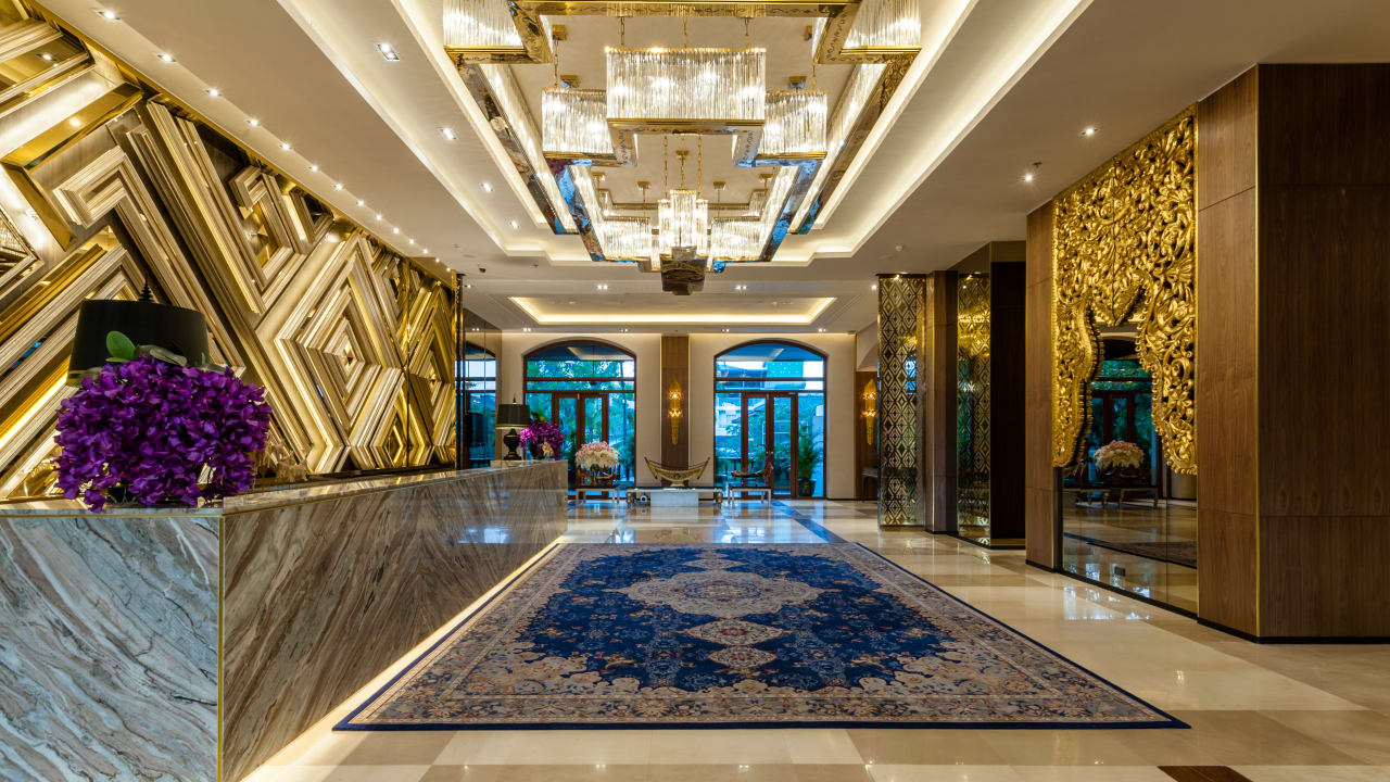 Lobby Chatrium Hotel Royal Lake Yangon