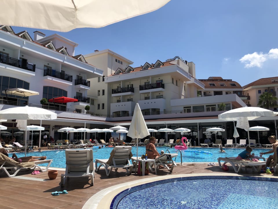 Pool Side Aquamarin Resort & Spa