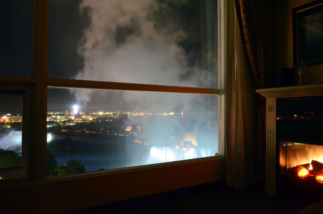 Elektrokamin Embassy Suites Hotel Niagara Falls / Fallsview