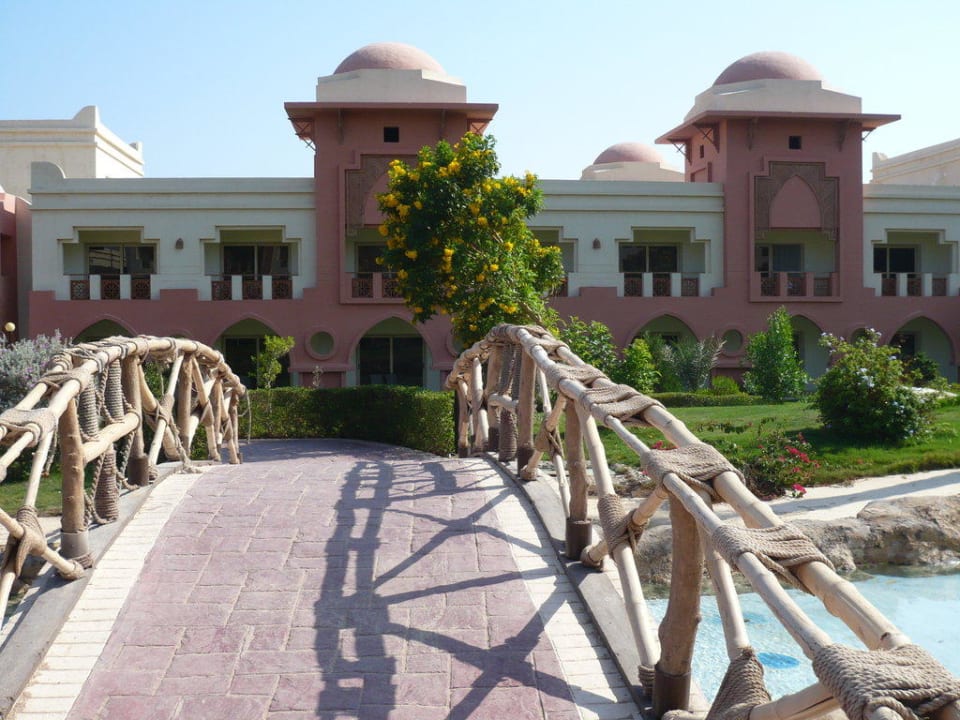 Территория отеля Serenity Alpha Beach