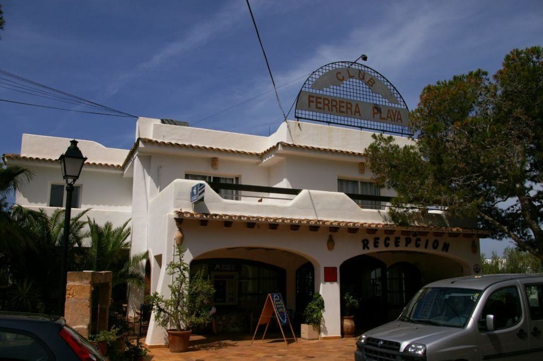Hauptgebäude Hotel Playa Ferrera Apartamentos Playa Ferrera