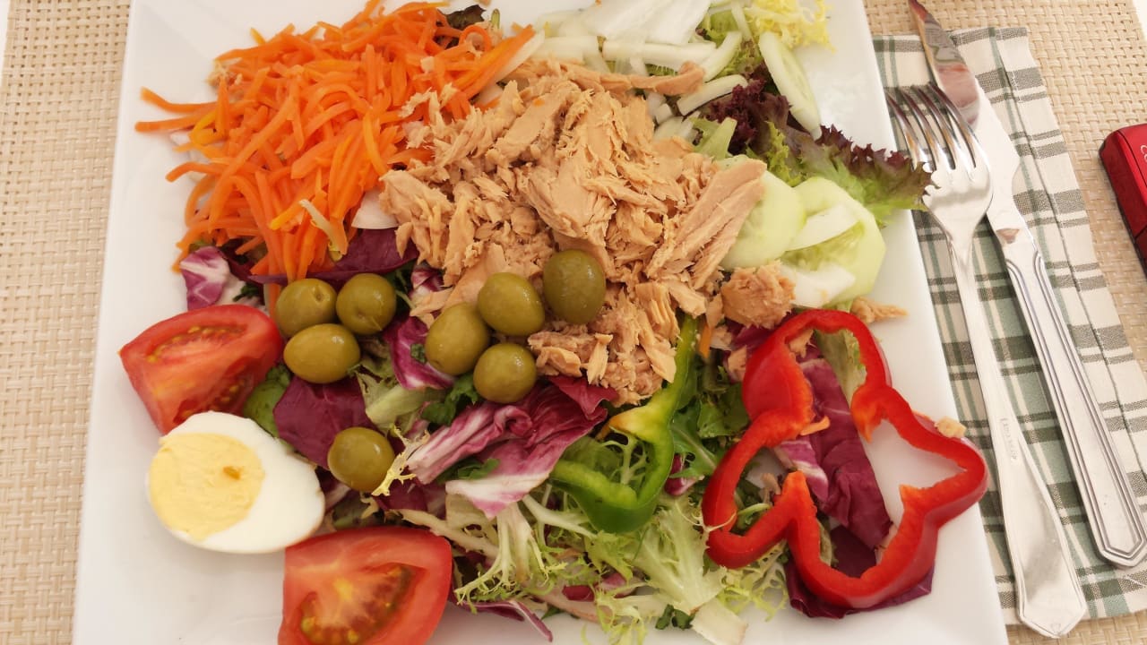 Salat an der Poolbar Playa Esperanza Resort