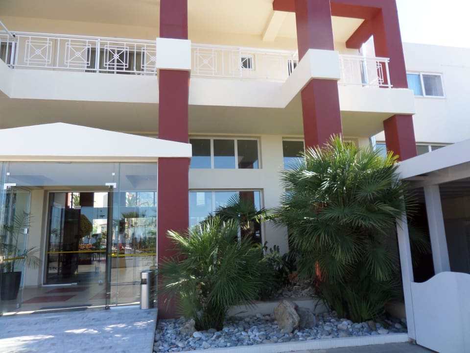 Eingang zum Hotel HARPIN Georgioupolis Resort Aquapark & SPA