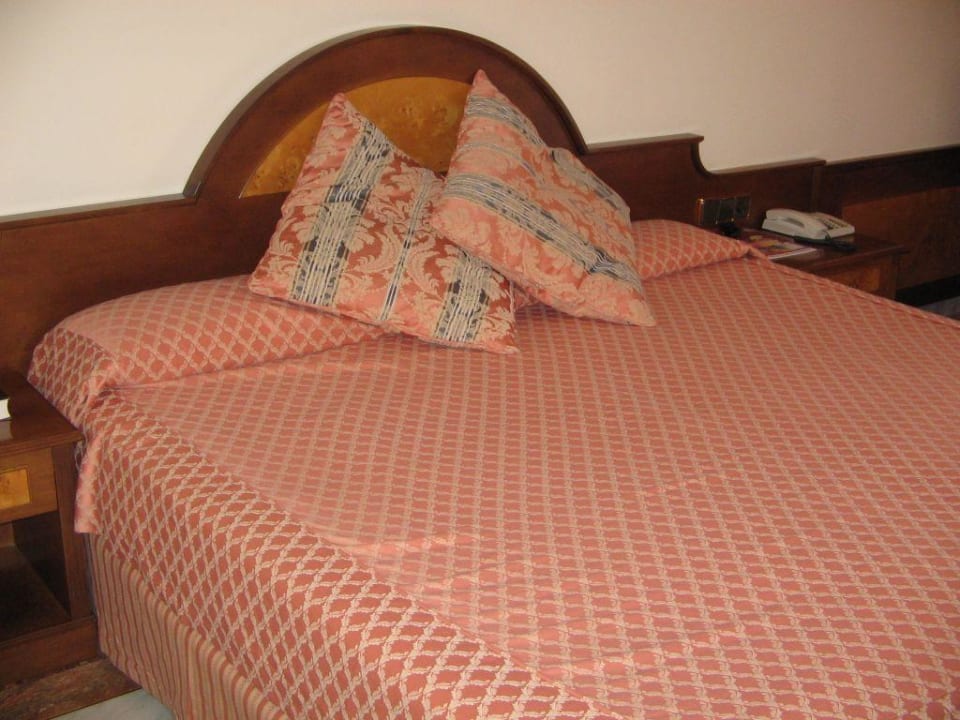 Doppelbett Hotel Serrano Palace