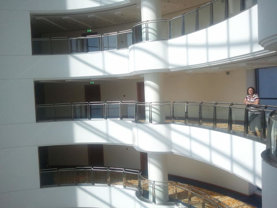 Luftige Architektur Hotel Le Meridien Al Aqah Beach Resort