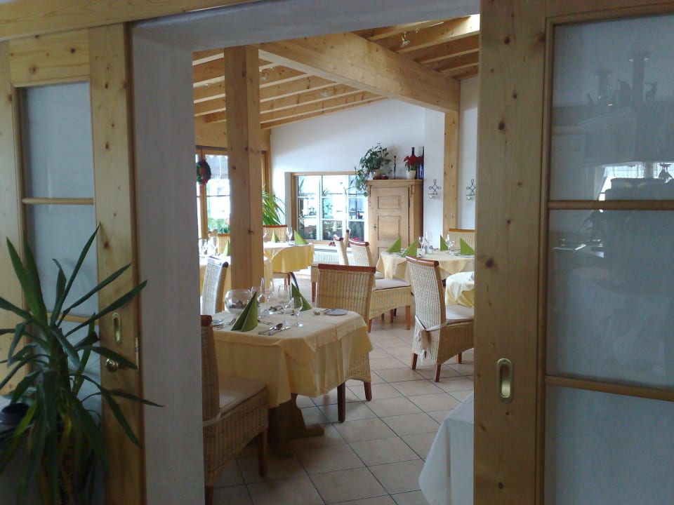 Blick ins Restaurant Wintergarten Hotel Alpenhof Jäger