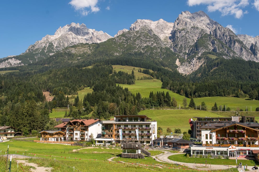 Sommer-Hotelansicht Hotel Bacher Asitzstubn