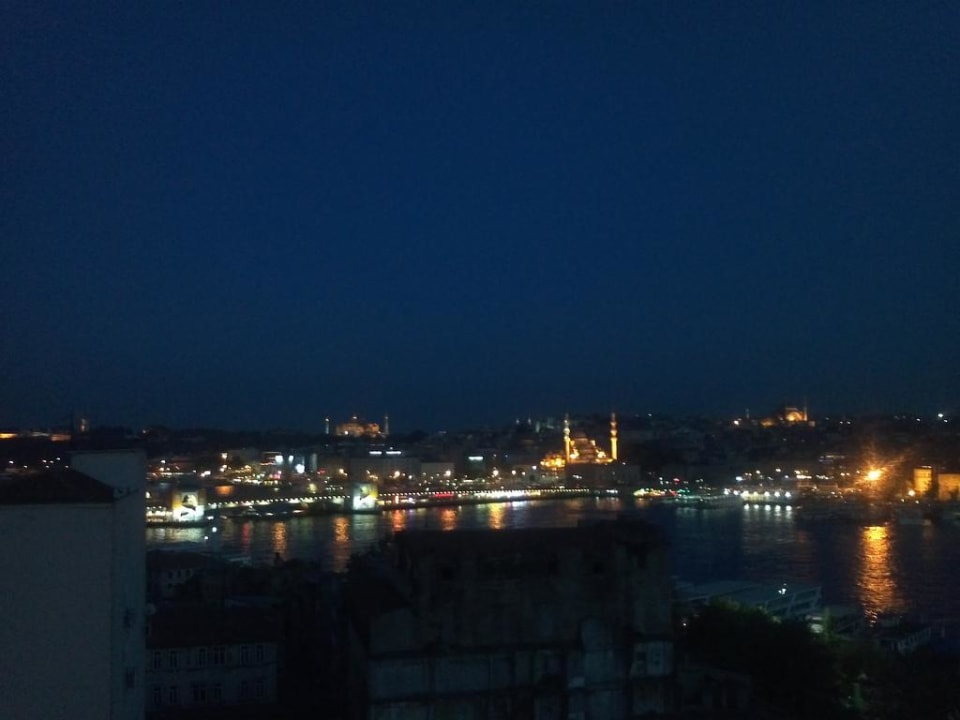 Ausblick auf der Terrasse am Abend - Wundervoll! Istanbul Golden City Hotel
