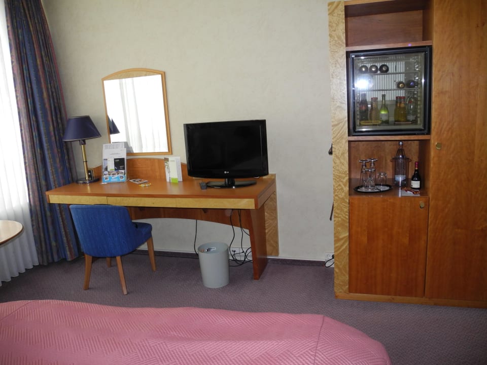 Schreib- und Fernsehtisch Lindner Hotel Cottbus