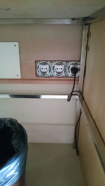 Fehlende Steckdosenverkleidung Kn Arenas del Mar Hotel