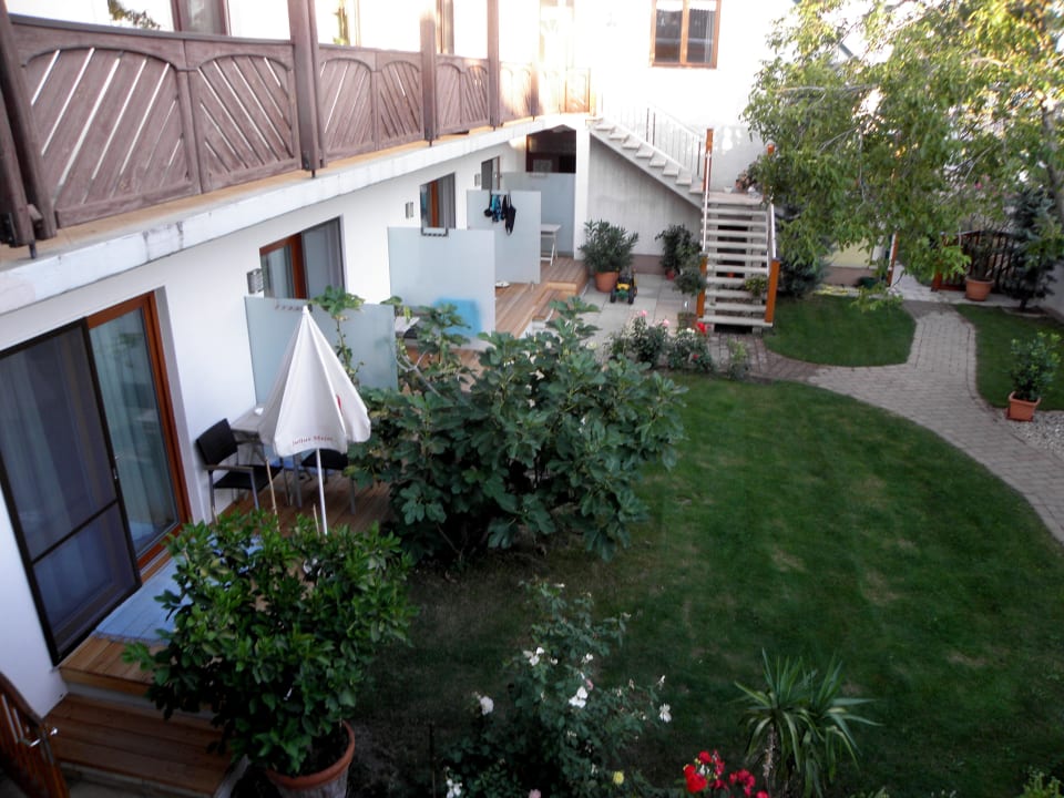 Blick in den Garten  Gästehaus Weinhandl