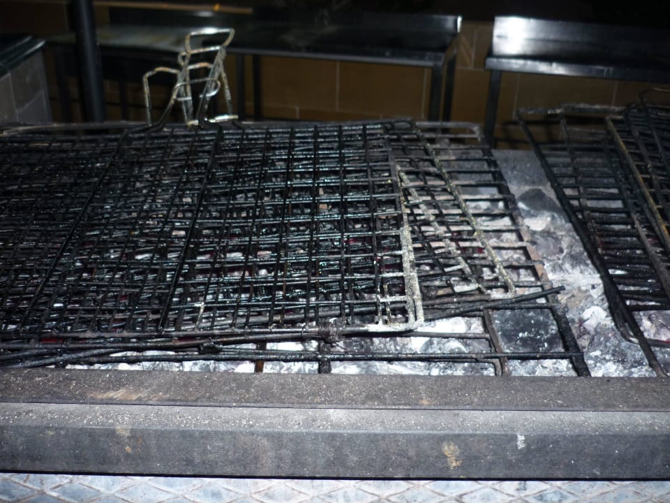 Verbranntes Essen - verschmutzter Grill Sentido Caribbean World Soma Bay