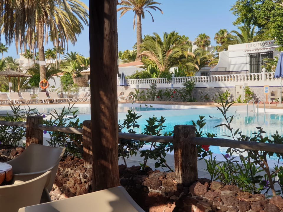 Pool HL Miraflor Suites Hotel