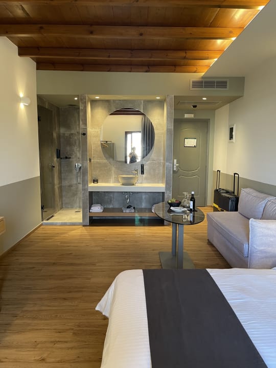 Zimmer Petousis Hotel & Suites