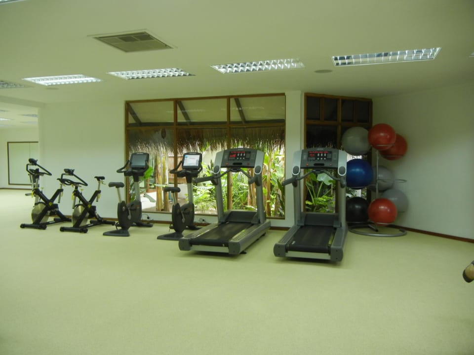 Sehr gut ausgestatteter Fitnessraum auf Kuramathi Kuramathi Maldives