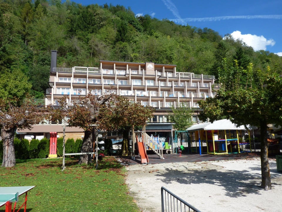 Hotel vom See aus gesehen Parc Hotel Du Lac