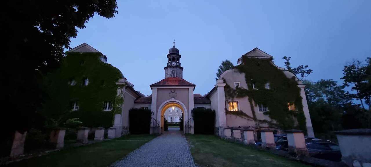 Außenansicht Pałac i Folwark Galiny