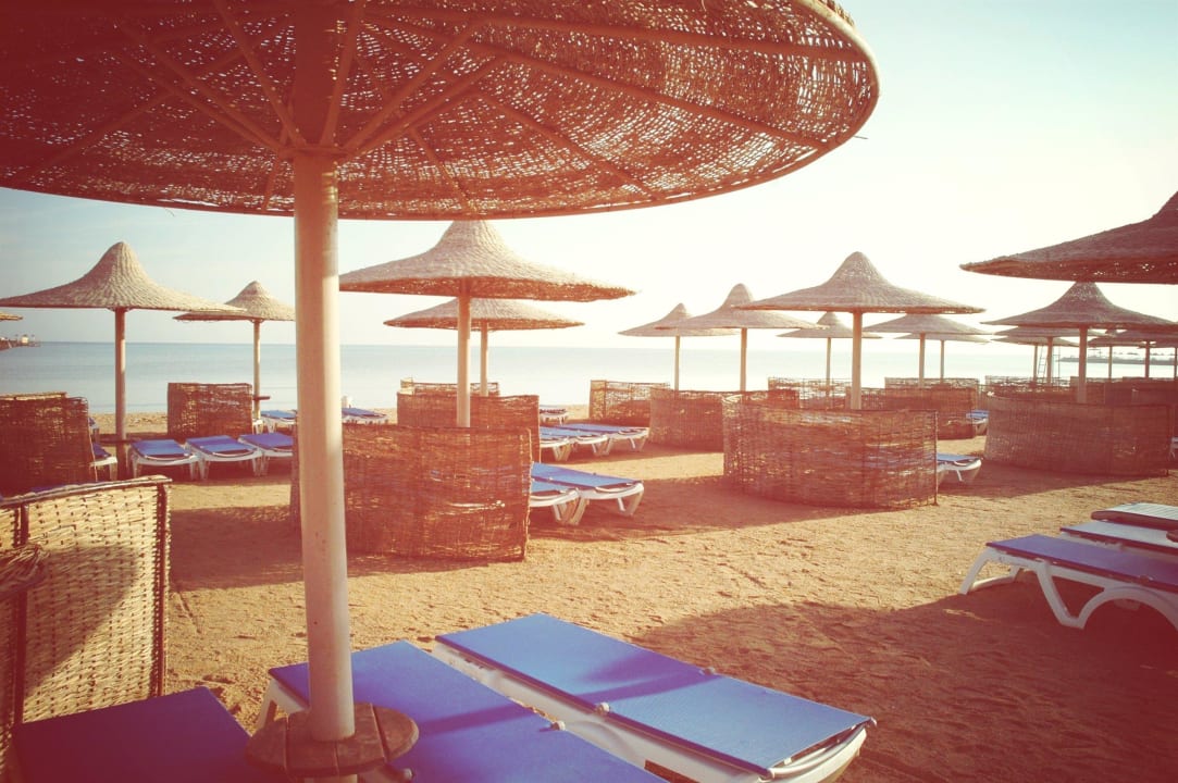 На пляже Stella Beach Resort & Spa Makadi Bay