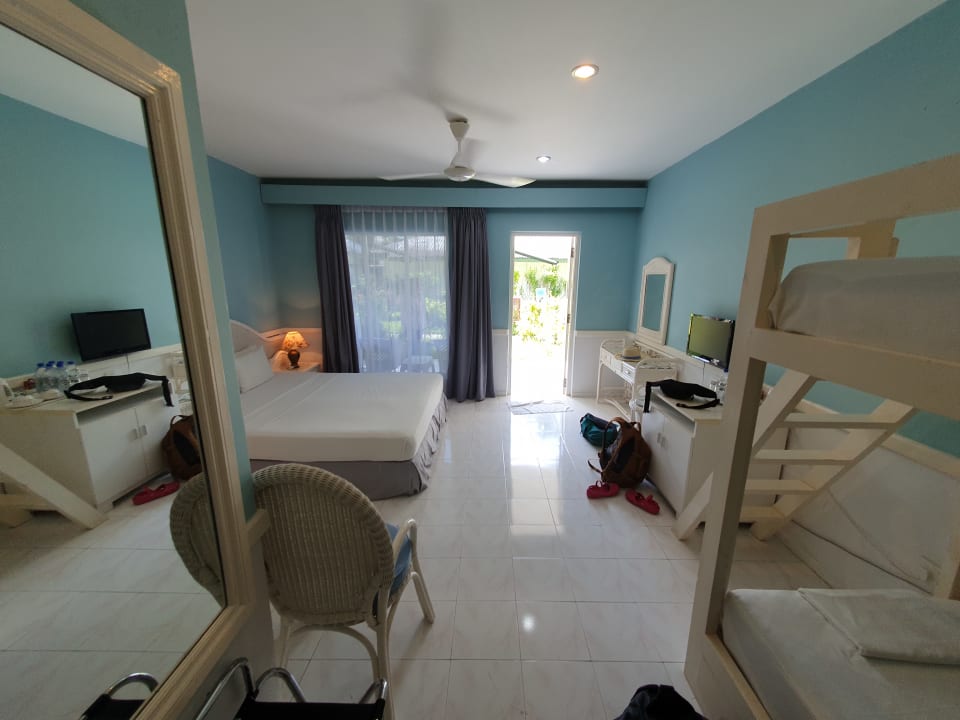 Zimmer Equator Village Resort