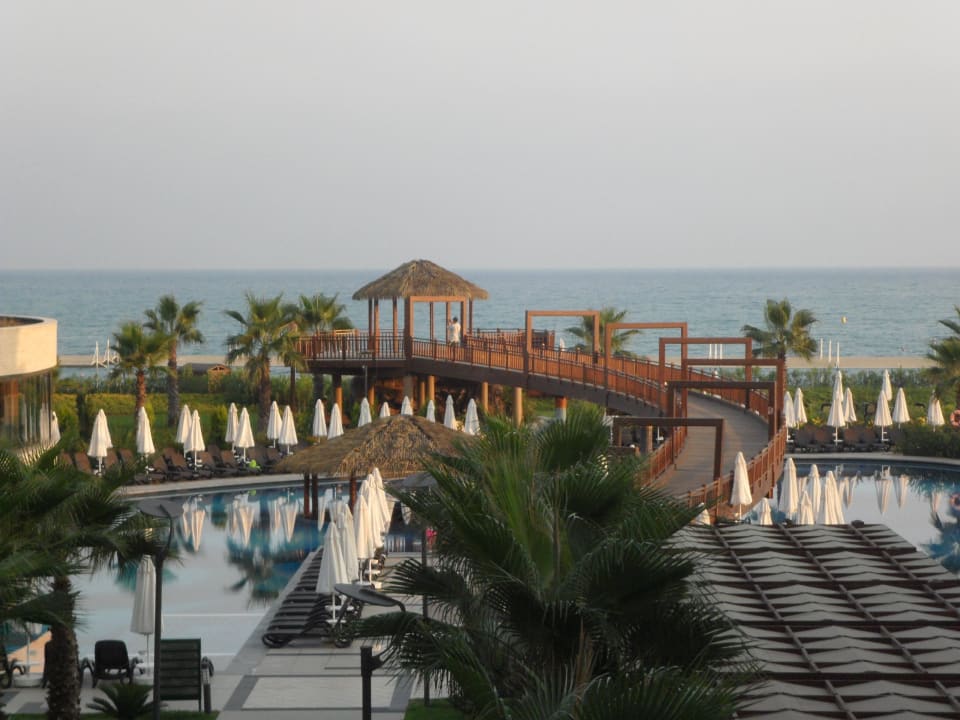 Blick von der Lobby auf den Pool und das Meer Sherwood Dreams Resort