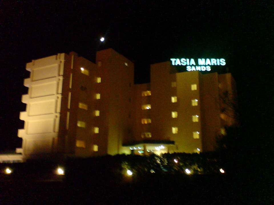 TMS bei Nacht Tasia Maris Gardens