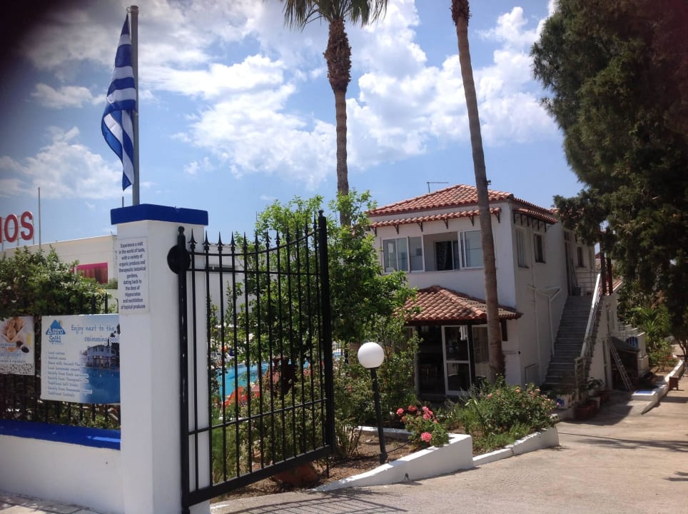 Entrance  Hotel Aspro Spiti