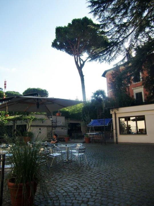 Frühstücksterrasse Hotel Relais 6 Via Tolmino